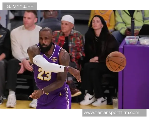 里夫斯坚定信心称球队需团结一心如老詹所言共同争胜